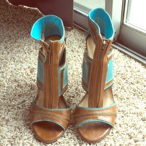 Beautiful zipper/leather/snakeskin heels